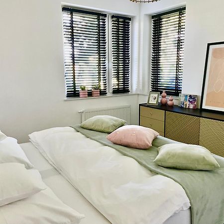 Apartament Ogrodowy Zakatek ウニエユフ エクステリア 写真