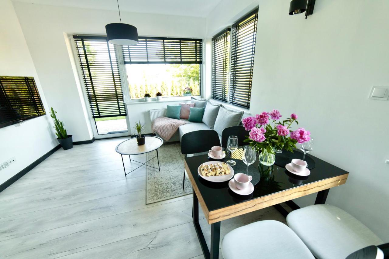 Apartament Ogrodowy Zakatek ウニエユフ エクステリア 写真